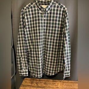 American Eagle Classic Fit Plaid Button Down Size L
